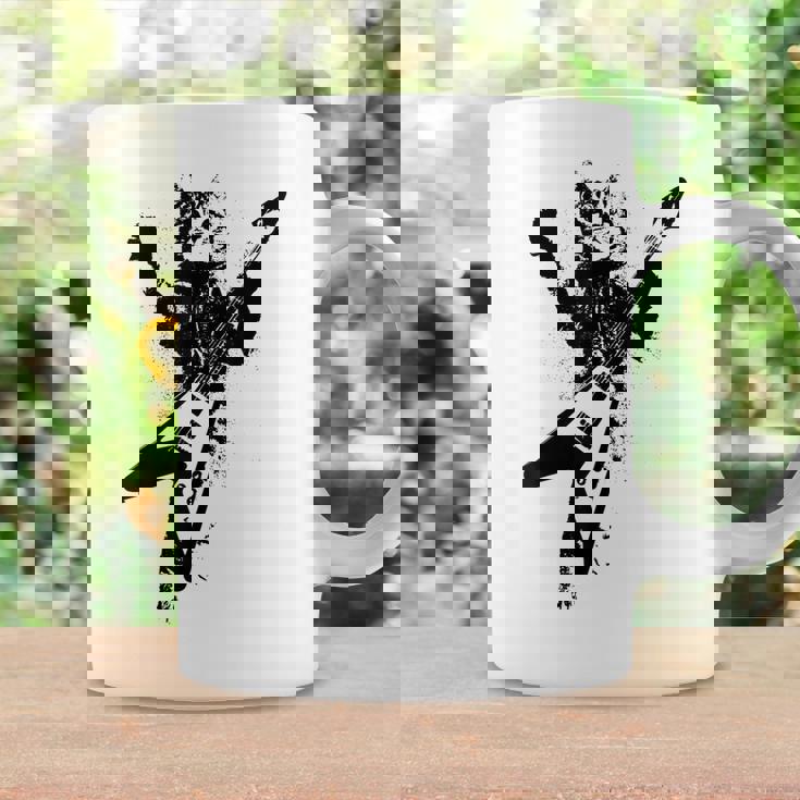 フライングvギターで遊ぶ猫 コーヒーマグ ギフトのアイデア