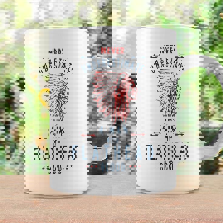 フラットヘッド ネイティブアメリカン インディアンマン Never Underestimate コーヒーマグ ギフトのアイデア
