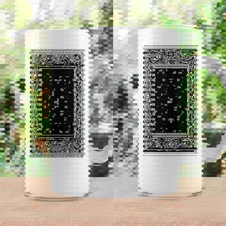 ホワイトブラックバンダナプリントtシャツ ペイズリー柄 コーヒーマグ ギフトのアイデア