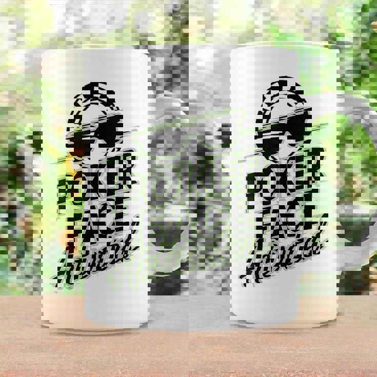 ポーカーフェイス活性化テキサスホールデムポーカーカード愛好家。 コーヒーマグ ギフトのアイデア