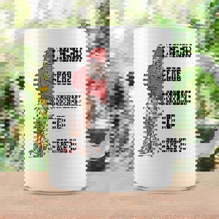 ラインマンのクォーターバックにはアメリカンフットボールにヒーローが必要 コーヒーマグ ギフトのアイデア