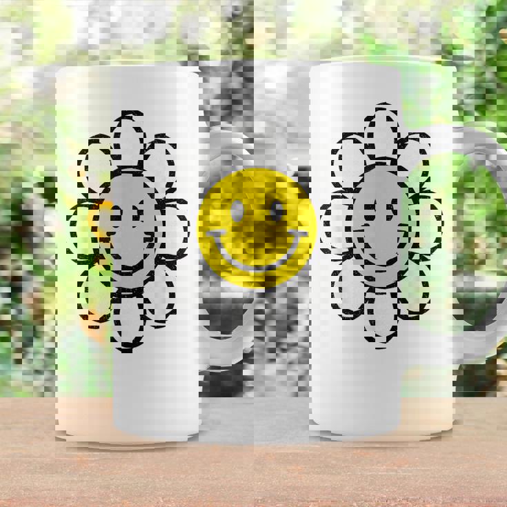 レトロ ヴィンテージ イエロー ハッピー スマイル スマイル フェイス デイジーフラワー コーヒーマグ ギフトのアイデア