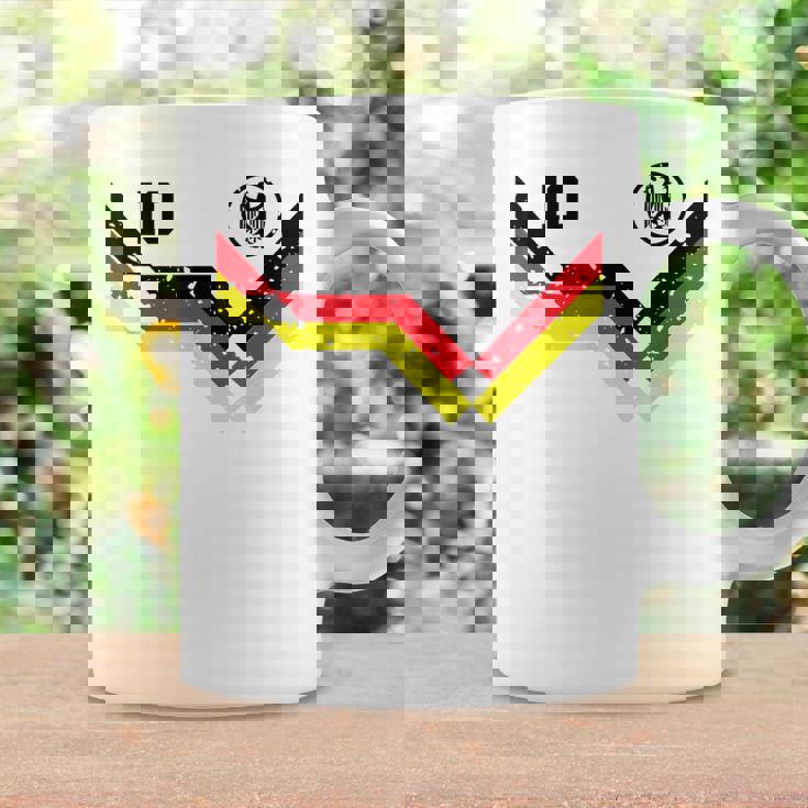 レトロなドイツシャツサッカージャージードイツ コーヒーマグ ギフトのアイデア