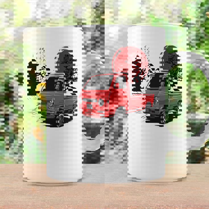 レトロな赤いミニトラックと日本の夕日。 長袖tシャツ コーヒーマグ ギフトのアイデア