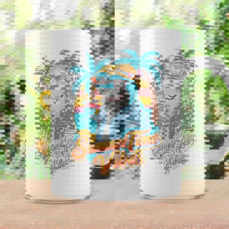 夏休み サメ ビーチ トロピカル サンセット ヤシの木 長袖tシャツ コーヒーマグ ギフトのアイデア