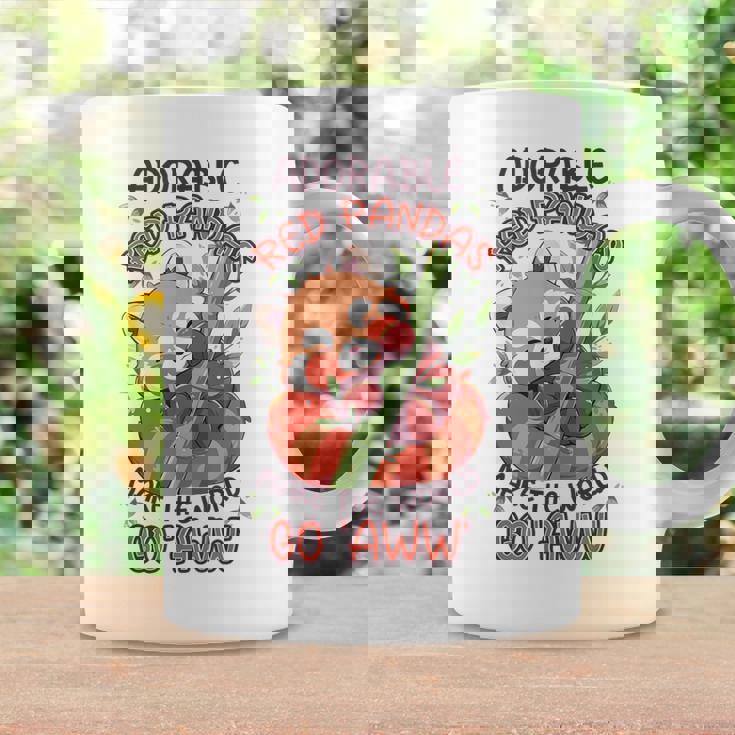 愛らしいレッサーパンダが世界を「Aww」にします。 コーヒーマグ ギフトのアイデア