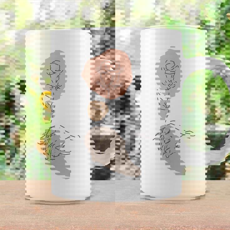 抽象的でミニマリストなラインアート、花柄。 コーヒーマグ ギフトのアイデア