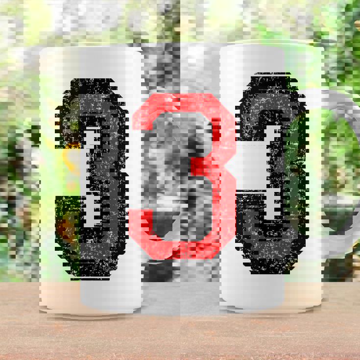 数字 3 ヴィンテージブラック&レッド コーヒーマグ ギフトのアイデア