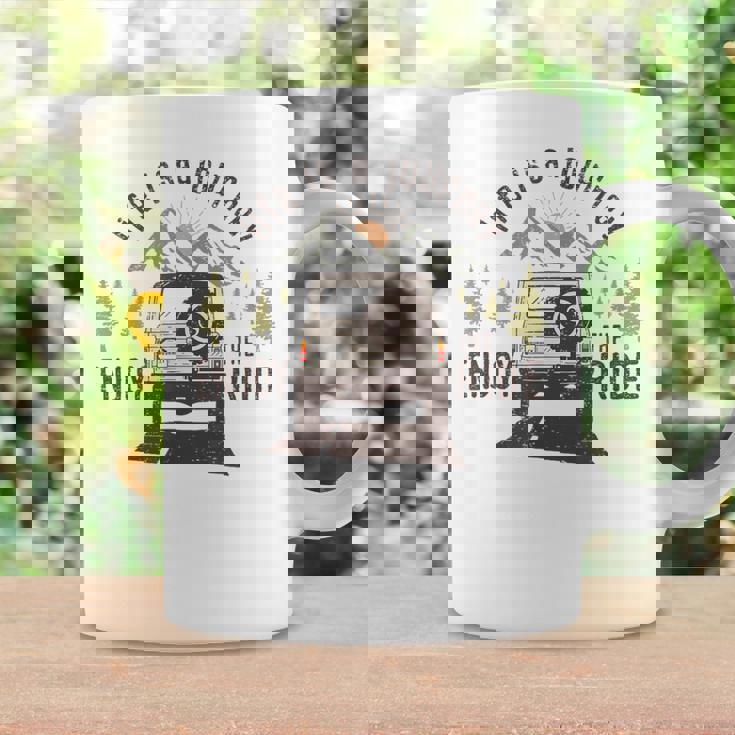 旅 おもしろ キャンプ 楽しい 登山 アウトドア キャンピングカー 人生は旅だ コーヒーマグ ギフトのアイデア