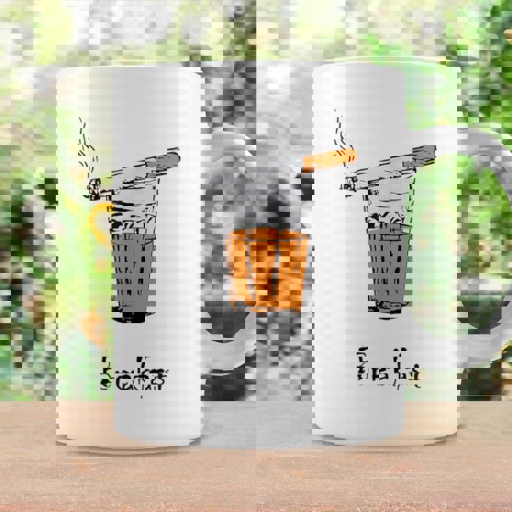 朝食タバコとウイスキー、面白いtシャツギフト。 コーヒーマグ ギフトのアイデア