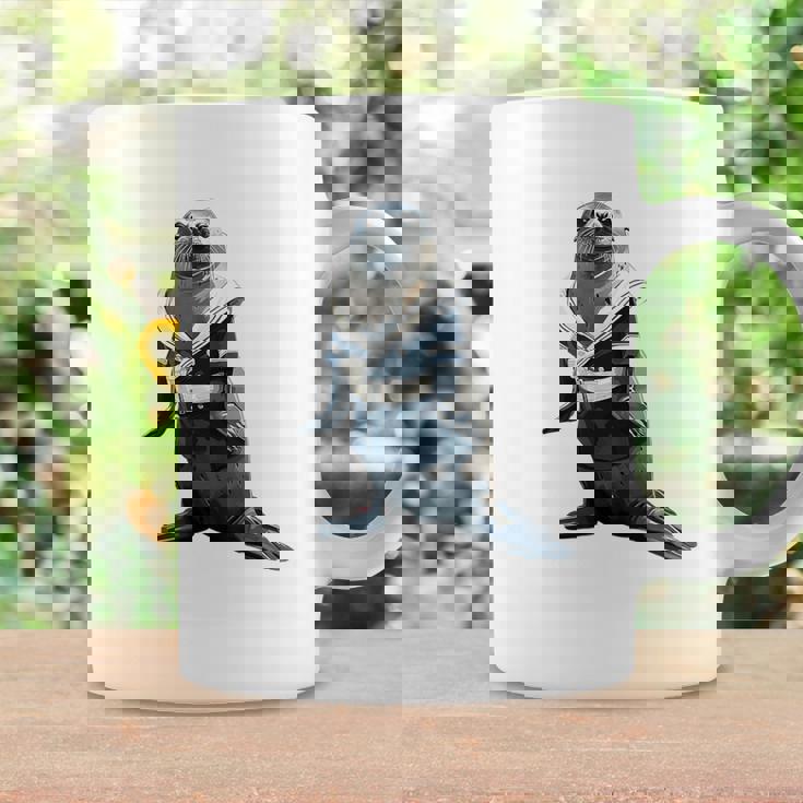 楽しいセーラー服のユーモラスなアザラシ コーヒーマグ ギフトのアイデア