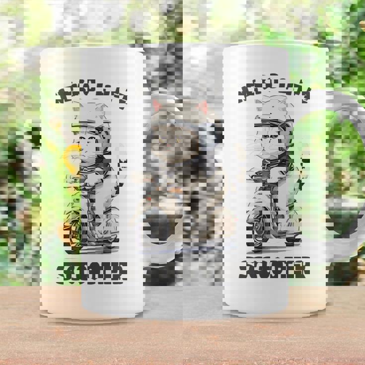 猫 ネコ 白猫 イラスト 原付 スクーター バイク 猫好き バイク好き かわいい おもしろ レトロ Neko Life 長袖tシャツ コーヒーマグ ギフトのアイデア