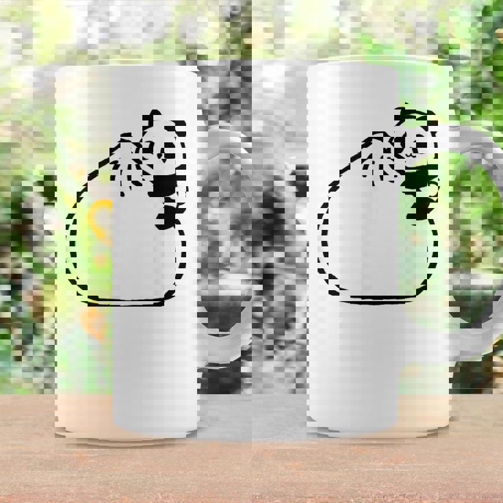 肉まんに抱きつくパンダ かわいい チャイナ 白黒 Panda Meat Bun コーヒーマグ ギフトのアイデア