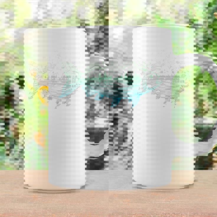 背中 山から形をした涼しい魚 自然 情景 釣り コーヒーマグ ギフトのアイデア