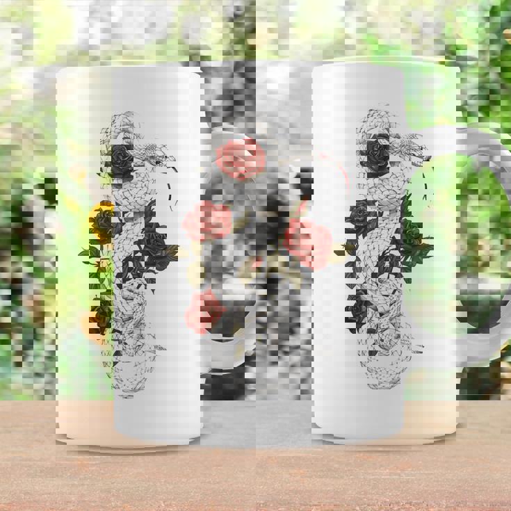 蛇爬虫類 蛇 バラ 花 爬虫類 ギフト コーヒーマグ ギフトのアイデア