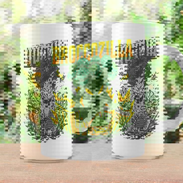 都市を攻撃する巨大なブロッコリーモンスター面白いブロッコリー コーヒーマグ ギフトのアイデア