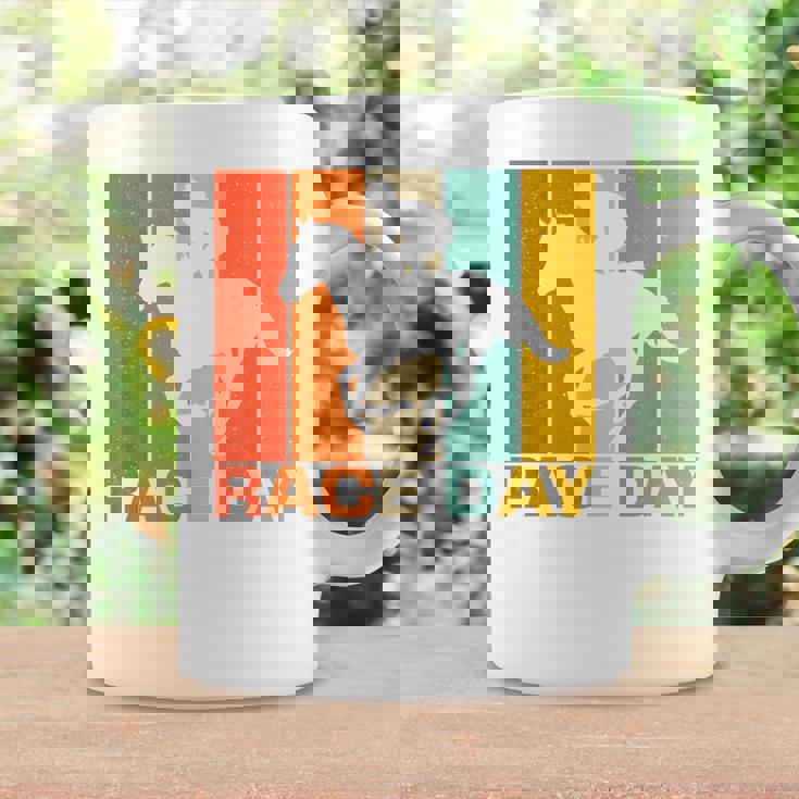 面白い 競馬 ビンテージ レースデー Ky ダービー 馬 ジョッキー コーヒーマグ ギフトのアイデア