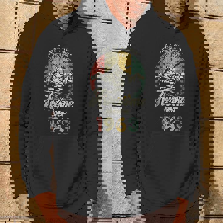 62歳の誕生日 1963年創業のレトロな山々 パーカー ライフスタイル