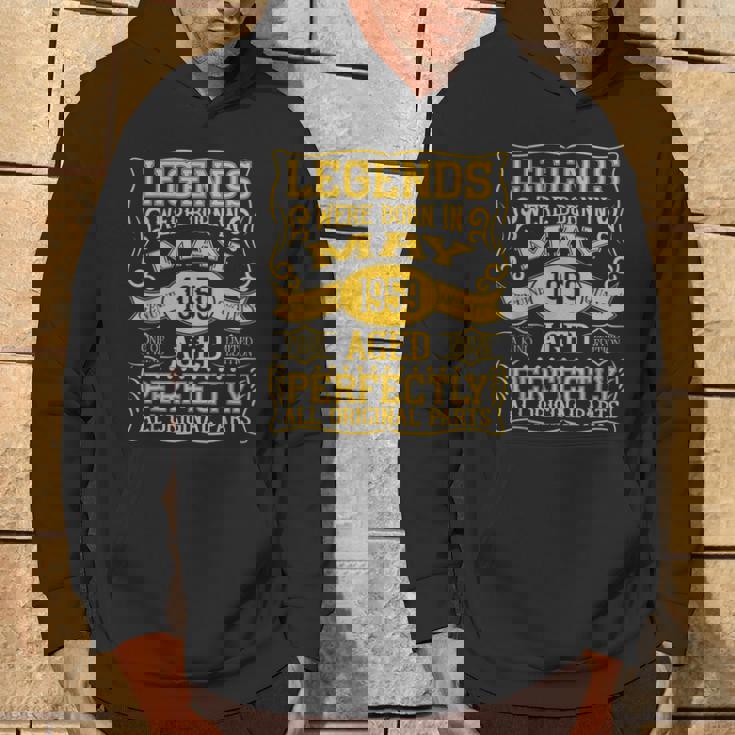 66歳の誕生日伝説は1959年5月に誕生しました。 パーカー ライフスタイル