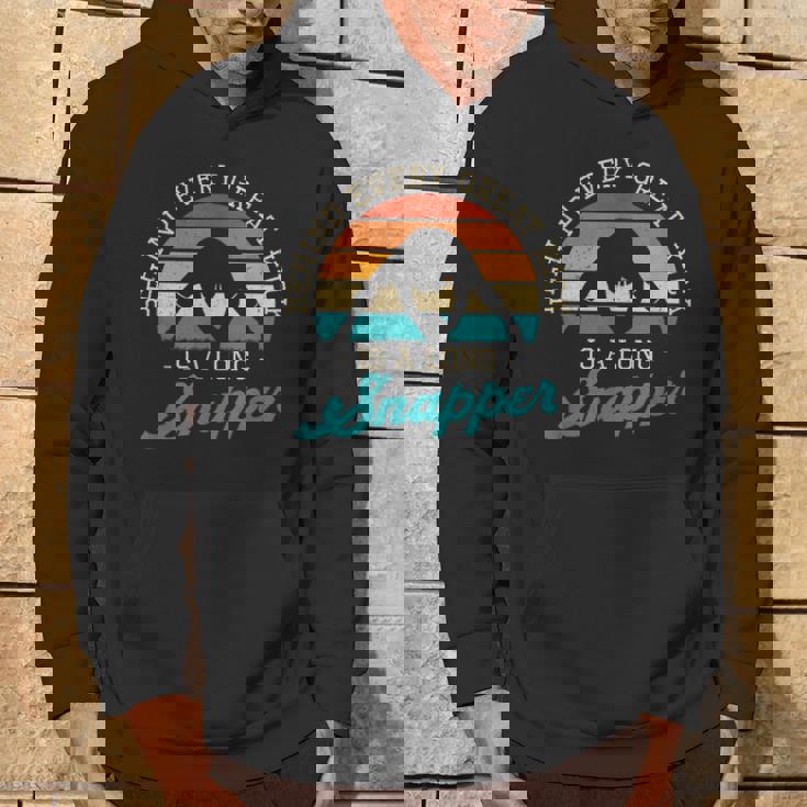 Behind Every Great Kick Is A Longnapper 面白いディープスナッパー パーカー ライフスタイル