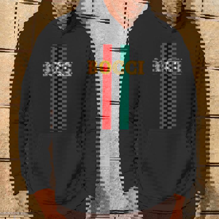 Bocci ぼっち《フェイクゴールド ロゴ》緑 赤 ライン【変なデザイン屋さん】陰キャ オタク ブランド パロディ 面白 パーカー ライフスタイル