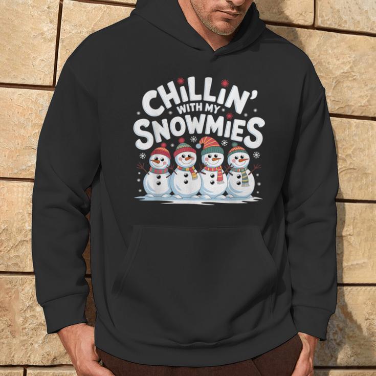 Chilling With Mynowmies 冬の雪だるまファミリーデザイン パーカー ライフスタイル