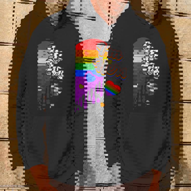 I'm Hers &He's Mine 虹のハート Lgbtq プライド デザイン パーカー ライフスタイル