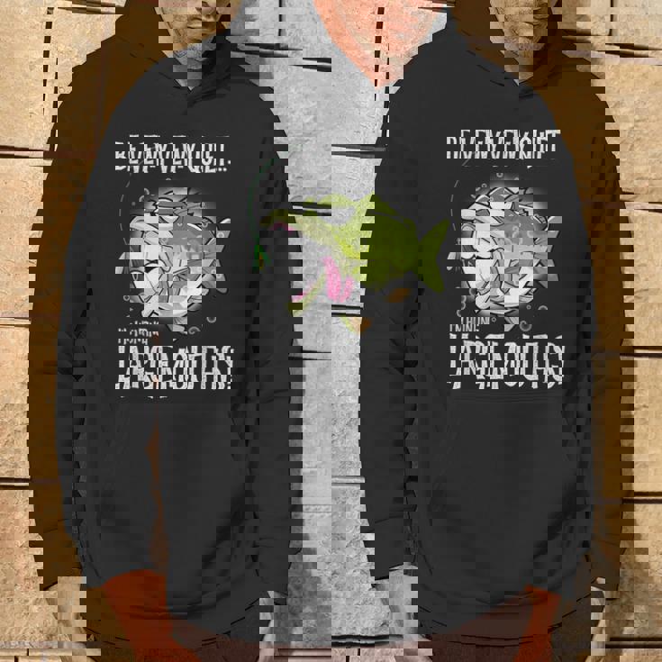 Largemouth Hunter 面白いビッグバス釣りユーモア パーカー ライフスタイル