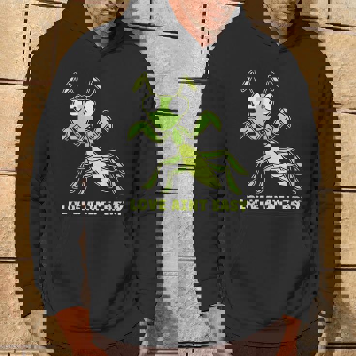 Love Ain't Easy カマキリ ユーモア 昆虫 恋人 ジョーク パーカー ライフスタイル