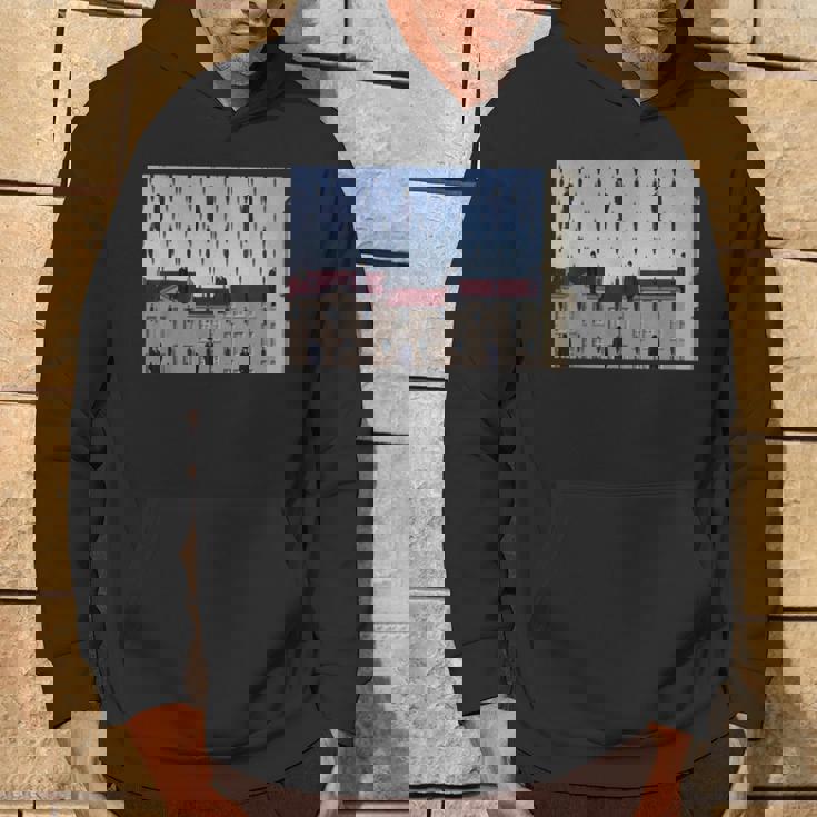 Magritteによるゴルコンダの有名な絵画。 パーカー ライフスタイル