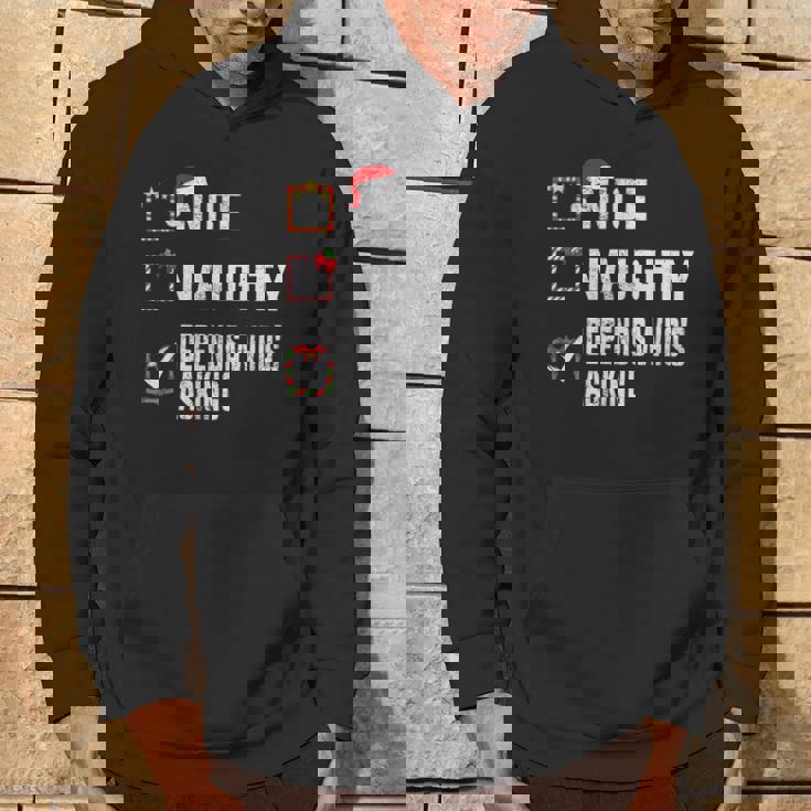 Nice Naughty Depends Who's Asking クリスマスリスト サンタ クリスマス パーカー ライフスタイル