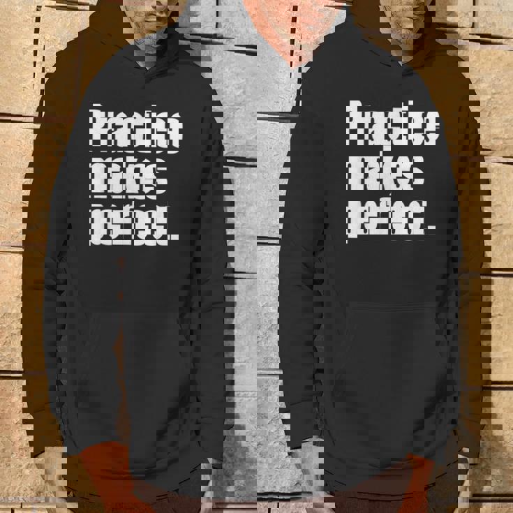 Practice Makes Perfect 継続は力なり 英語 文字入り 格言 黒 他カラー メンズ レディース パーカー ライフスタイル