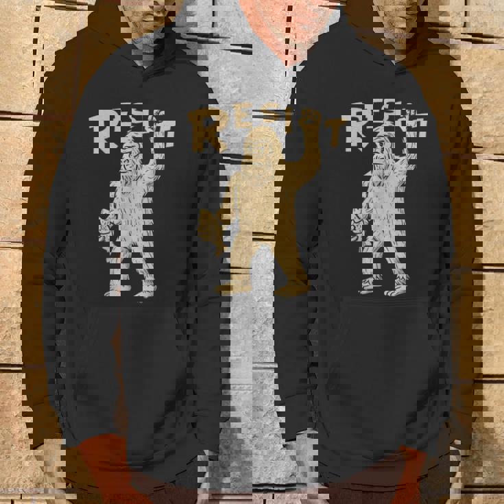 Resist サスカッチティー—面白いクリプティッド抗議 パーカー ライフスタイル