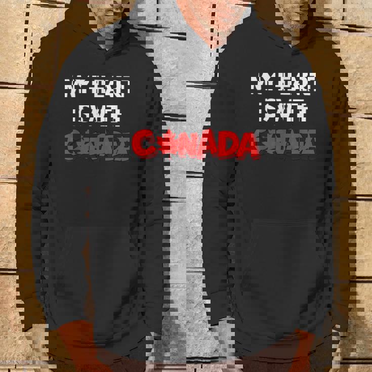 「My Heart Is With Canada」 – カナダ人と強く立つ パーカー ライフスタイル