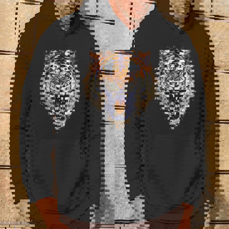 アングリータイガー、ローリングタイガー パーカー ライフスタイル