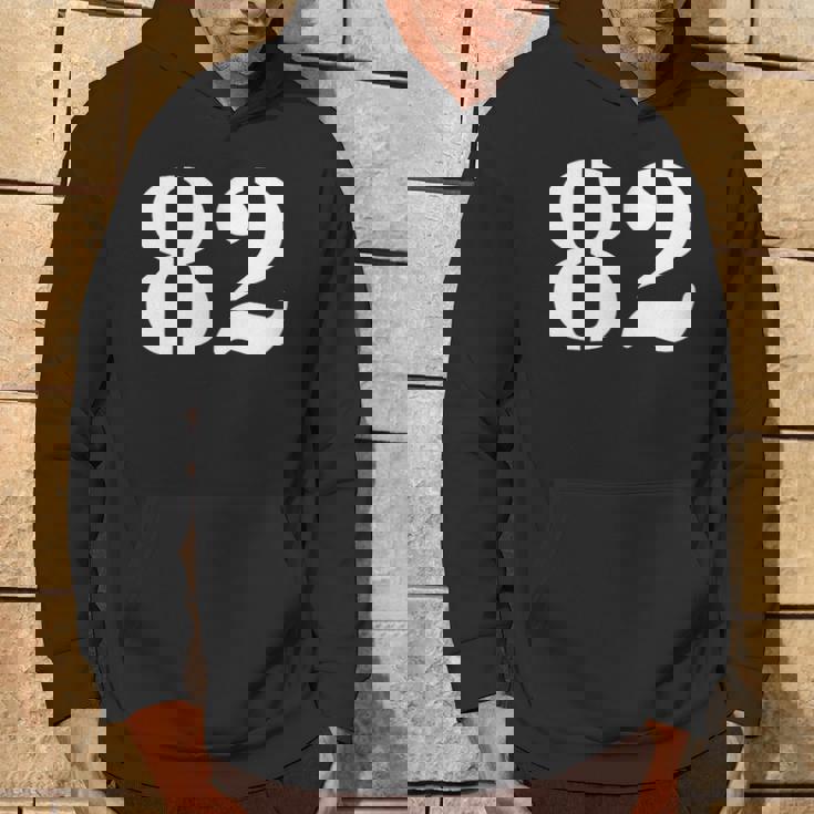 エイティツー 数字 82 ナンバー パーカー ライフスタイル