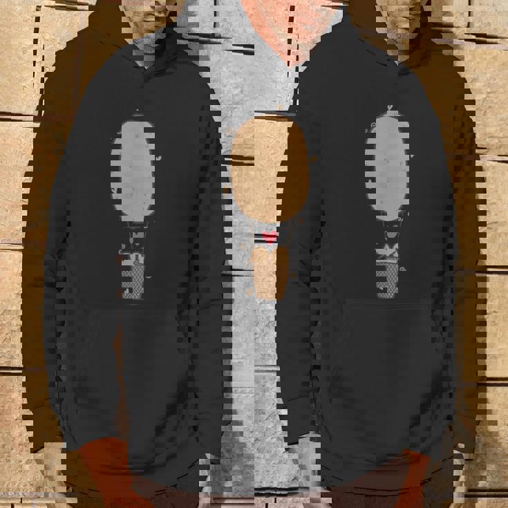 キウイフルーツバルーンで飛ぶ2羽のキウイ鳥。 パーカー ライフスタイル