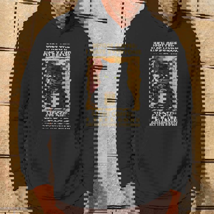 コーヒーの前にみんな嫌いな黒猫がコーヒーを飲む パーカー ライフスタイル