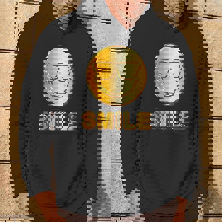 ゴールデン スマイル（フェイク ゴールド風）スマイリー フェイス ニコニコ 笑顔 サングラス 面白い 色 パーカー ライフスタイル