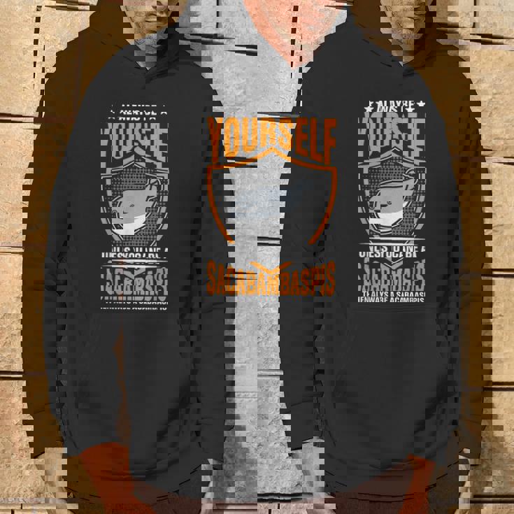 サカバンバスピスのフィッシュミームになれない限り、常に自分らしくありなさい パーカー ライフスタイル