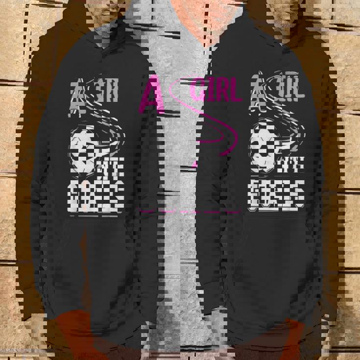 サッカーでゴールを決めた少女 パーカー ライフスタイル