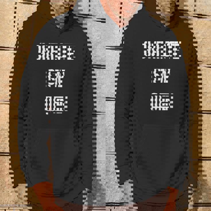 シャーロット・イズ・マイ・クイーン パーカー ライフスタイル