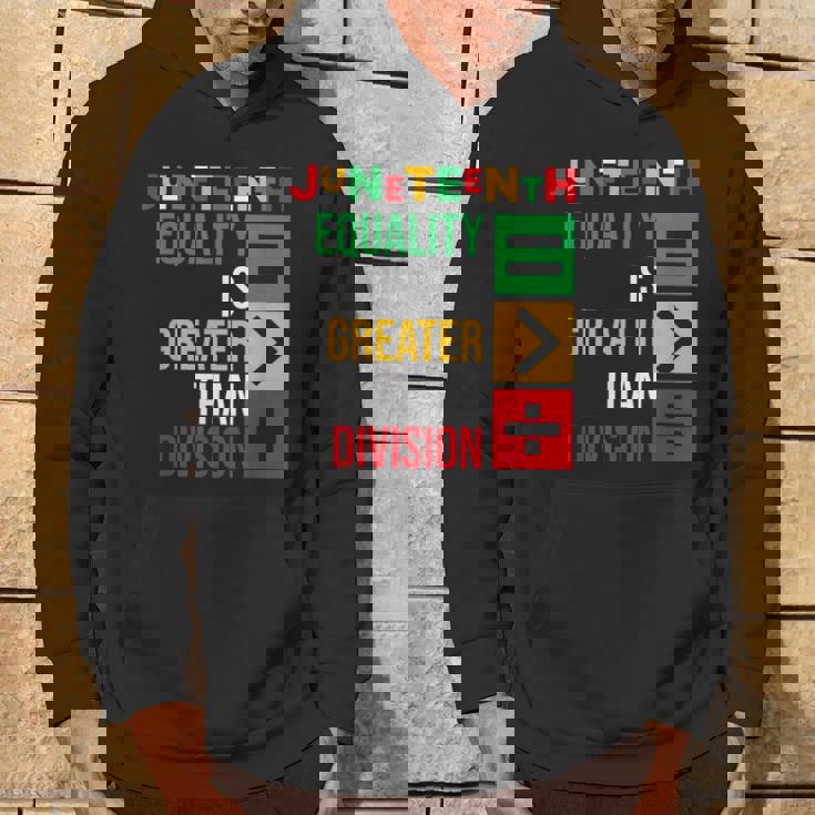 ジューンティーンスの平等は分裂よりも大きい パーカー ライフスタイル