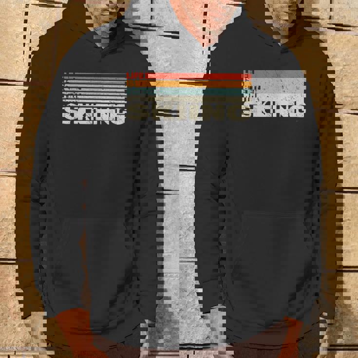 スキースノースキーヤーとレトロなスノウスキーで人生はより良い。 パーカー ライフスタイル