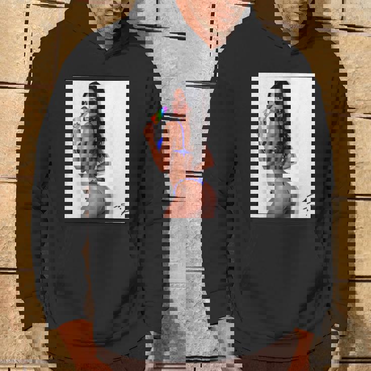 セクシーガールグラフィックtシャツ アイスポップのセクシーなラティーナブーティーガール。 パーカー ライフスタイル