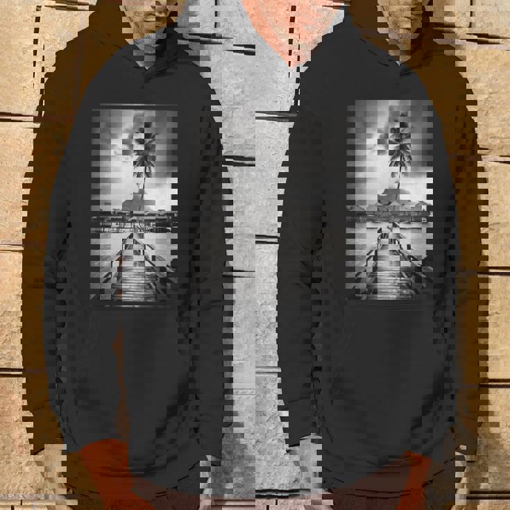 タヒチ州の熱帯小屋のモノクロ写真 パーカー ライフスタイル