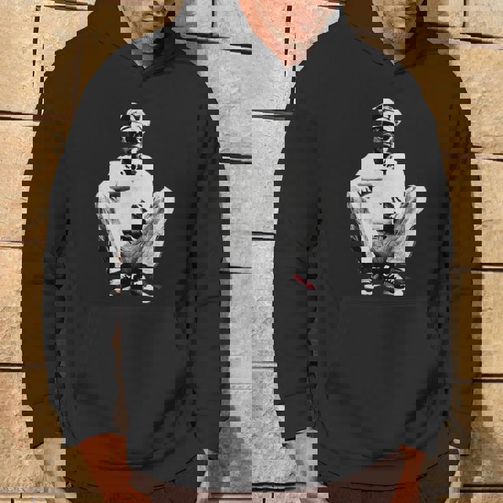 ピーター・トッシュ 座っている写真 リー・ジャフィー パーカー ライフスタイル