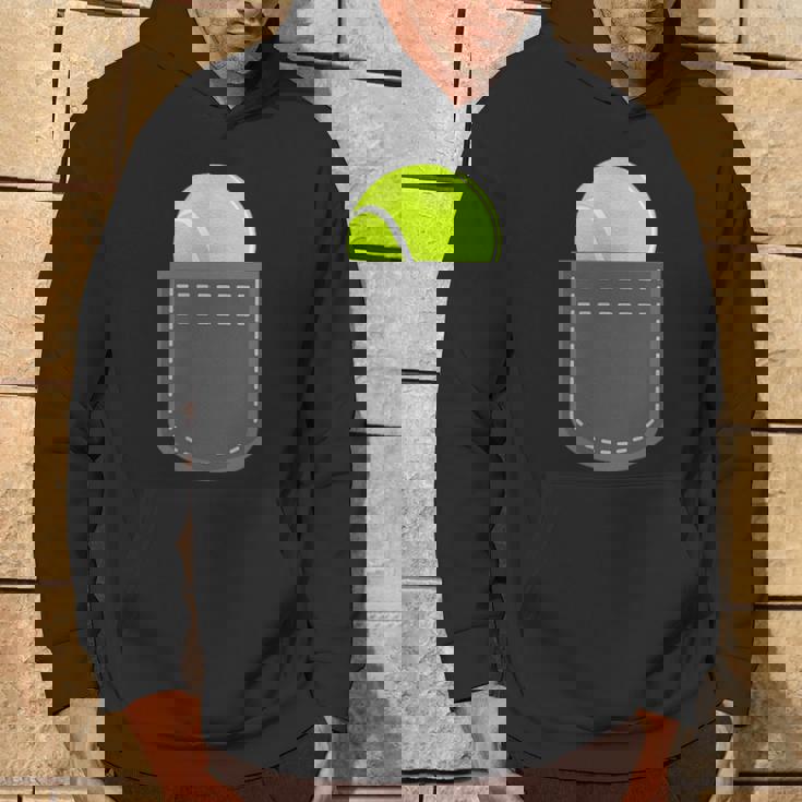 ユーモラスなテニスプレーヤーのための偽のポケットに入った面白いテニスボール パーカー ライフスタイル