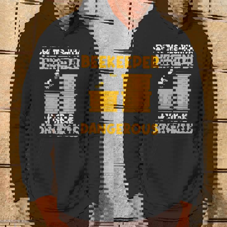 収穫養蜂家 これらを植えてミツバチを救いましょう パーカー ライフスタイル