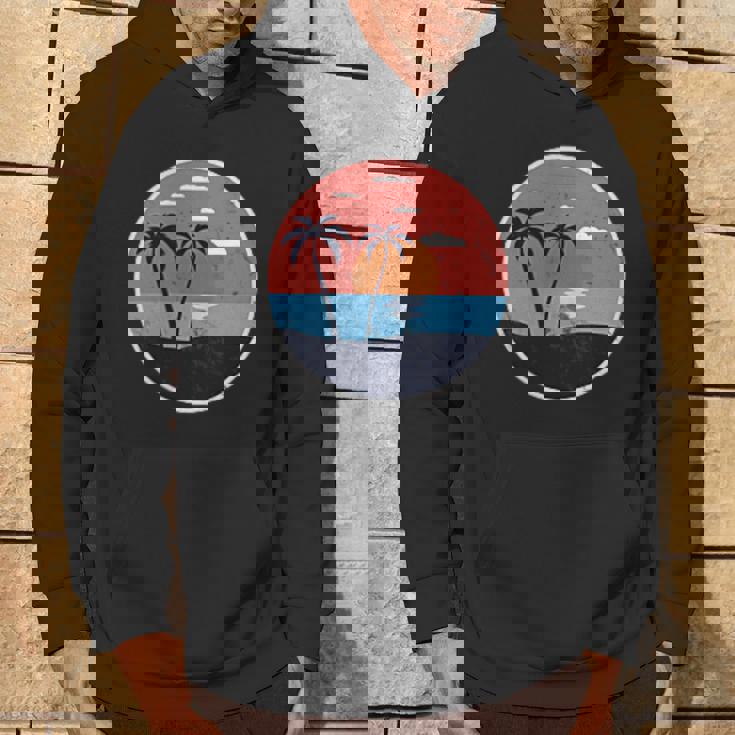 夏のビーチパームグラフィックポケットパッチバッジアイコンミニマリスト。 パーカー ライフスタイル